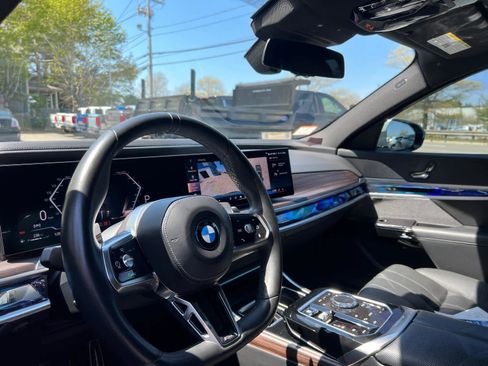 Used 2023 BMW 760i xDrive AWD/4WD image 14