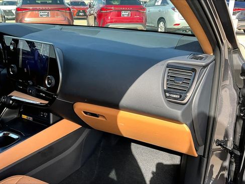 Used 2025 Lexus NX 250 FWD w/ Towing Package (2000 Lbs) image 19