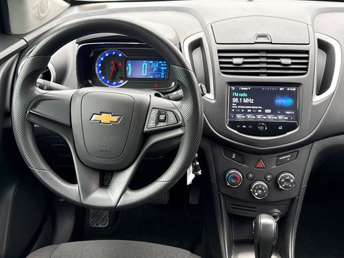 Used 2016 Chevrolet Trax LS w/ LPO, Cargo Package FWD image 18