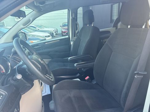 Used 2016 Dodge Grand Caravan SE w/ Quick Order Package 29E SE image 9