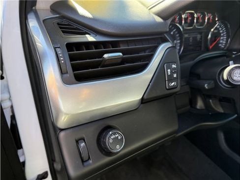 Used 2015 Chevrolet Tahoe LT image 38