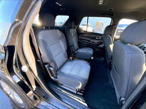 Used 2023 Chevrolet Traverse LT w/ Rear Camera Mirror Package image 16