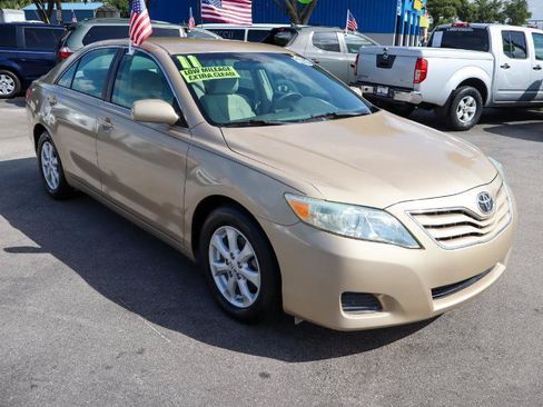 Used 2011 Toyota Camry LE w/ LE Extra-Value Pkg FWD image 7