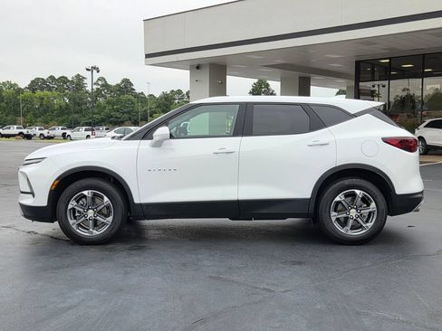 Used 2025 Chevrolet Blazer LT FWD image 2