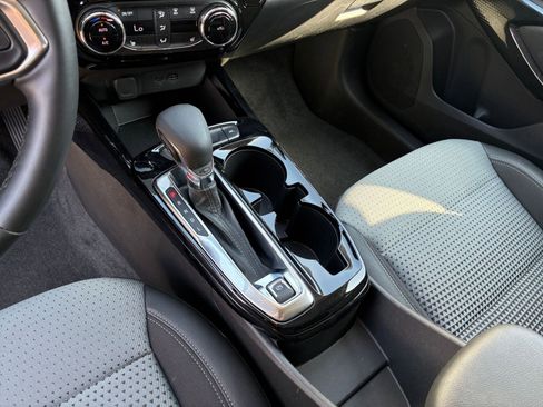 Used 2025 Chevrolet Trax LT w/ LT Convenience Package image 40