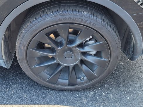 Used 2023 Tesla Model Y Long Range AWD/4WD image 10