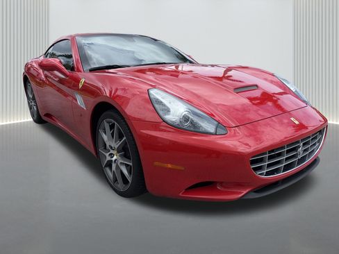 Used 2013 Ferrari California RWD image 2