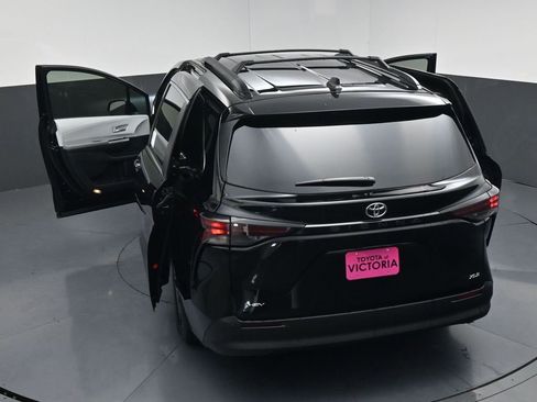 New 2026 Toyota Sienna XLE FWD image 21