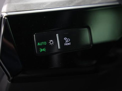 Used 2022 Audi e-tron Premium Plus w/ Premium Plus Package AWD/4WD image 15