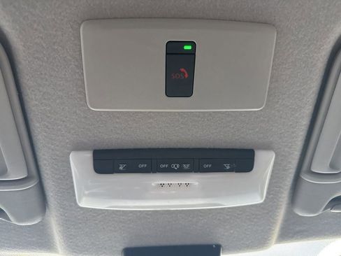 Used 2022 Nissan Kicks SR w/ Premium Package image 40