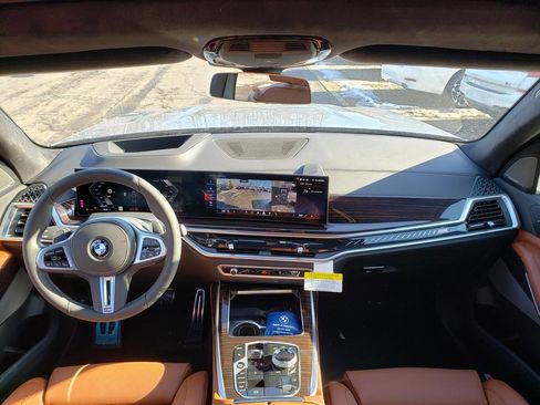 New 2026 BMW X7 M60i image 8