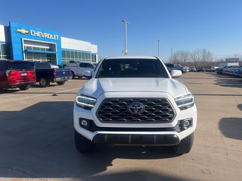 Used 2022 Toyota Tacoma TRD Off-Road image 3