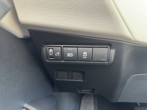 New 2026 Toyota Corolla Cross L image 28