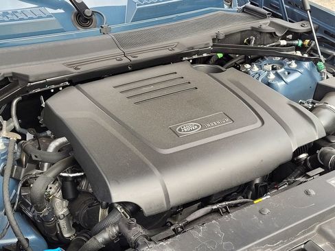 Used 2025 Land Rover Defender 90 S image 12