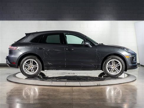 Used 2025 Porsche Macan image 8