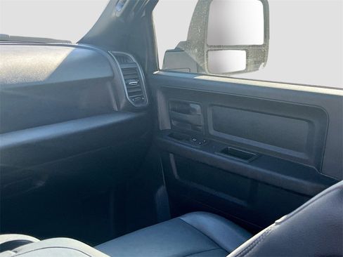 Used 2024 RAM 3500 Tradesman w/ Chrome Appearance Group image 21