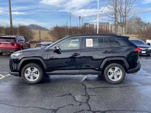 Used 2025 Toyota RAV4 XLE image 2