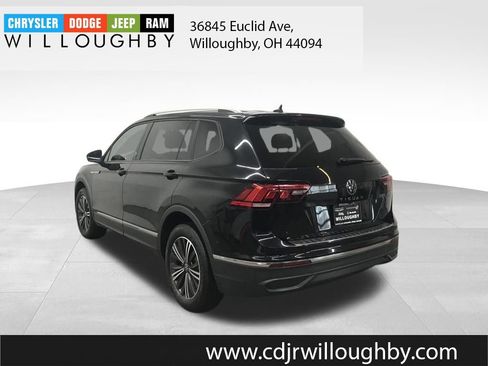 Used 2024 Volkswagen Tiguan SE image 6