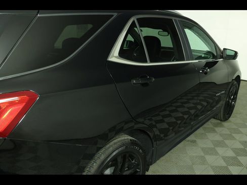 Used 2021 Chevrolet Equinox LT AWD/4WD image 16