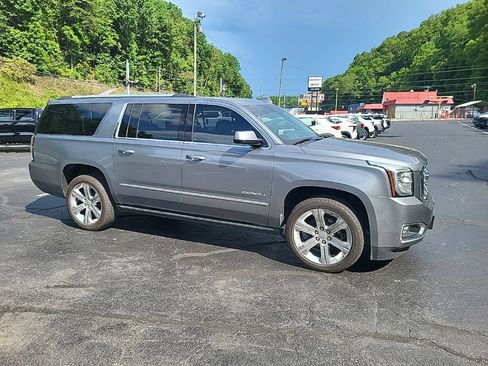 Used 2020 GMC Yukon XL Denali w/ Denali Premium Package AWD/4WD image 5