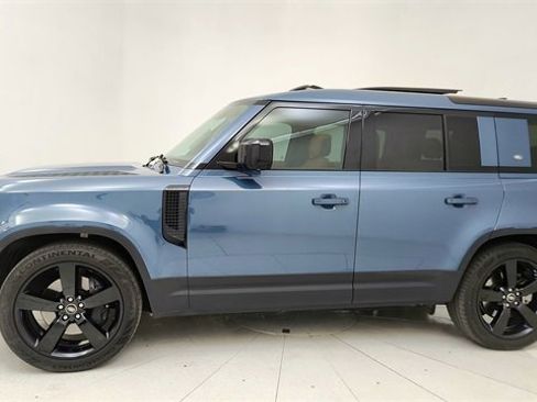 Used 2024 Land Rover Defender 110 SE image 3