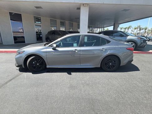 Used 2025 Toyota Camry SE FWD image 4