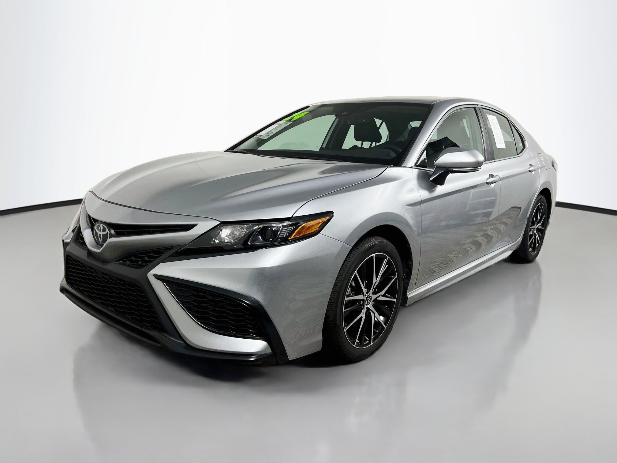 Used 2024 Toyota Camry SE w/ Convenience Package FWD image 10