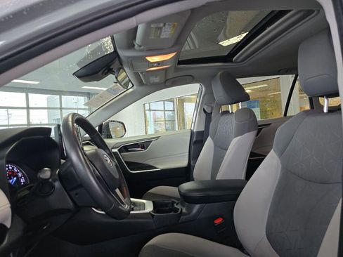 Used 2021 Toyota RAV4 XLE image 23