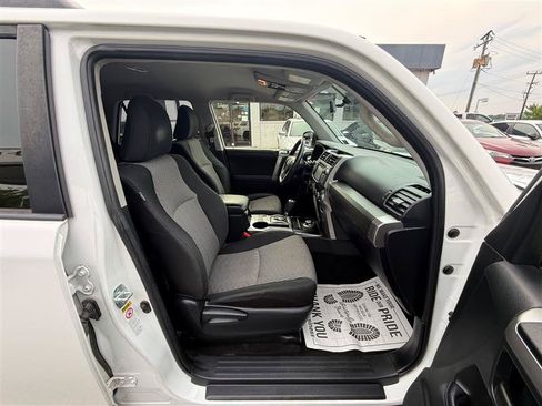Used 2019 Toyota 4Runner SR5 AWD/4WD image 29