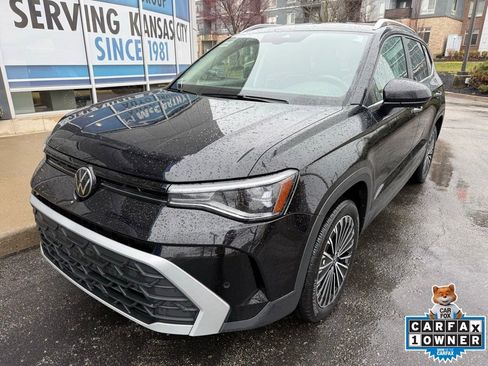 Used 2025 Volkswagen Taos SE image 9