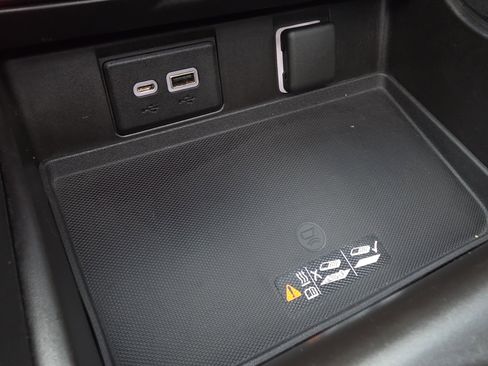 Used 2021 Chevrolet Suburban LT image 25