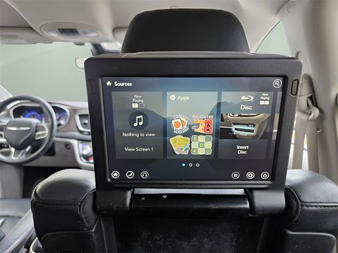 Used 2019 Chrysler Pacifica Touring-L Plus w/ Advanced Safetytec Group image 16