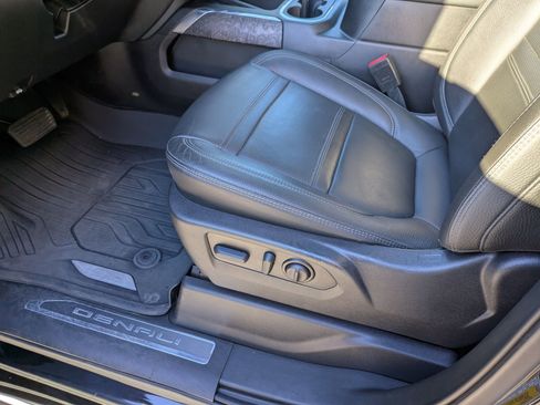 Used 2022 GMC Sierra 3500 Denali w/ Denali Ultimate Package image 13