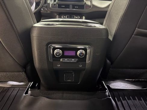 Used 2023 GMC Yukon XL SLT AWD/4WD image 22