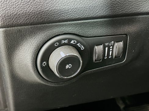 Used 2017 Jeep Compass Latitude w/ Popular Equipment Group FWD image 17