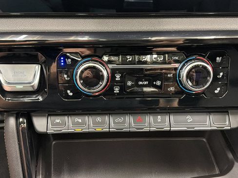 Used 2025 GMC Sierra 1500 AT4 w/ Technology Package AWD/4WD image 24