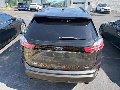Used 2020 Ford Edge SE FWD image 5