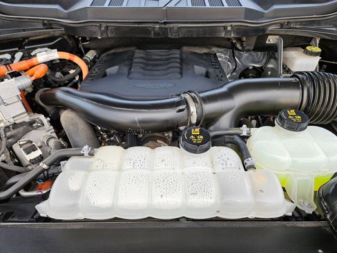 Used 2023 Ford F150 Lariat w/ Trailer Tow Package image 37