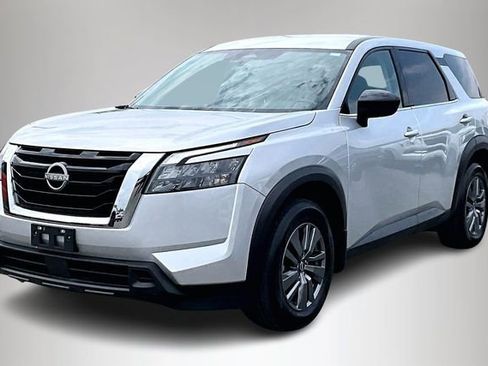 Certified 2025 Nissan Pathfinder S image 2