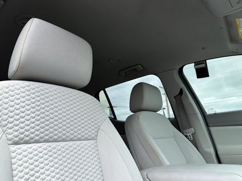 Used 2019 GMC Acadia SLE FWD image 17