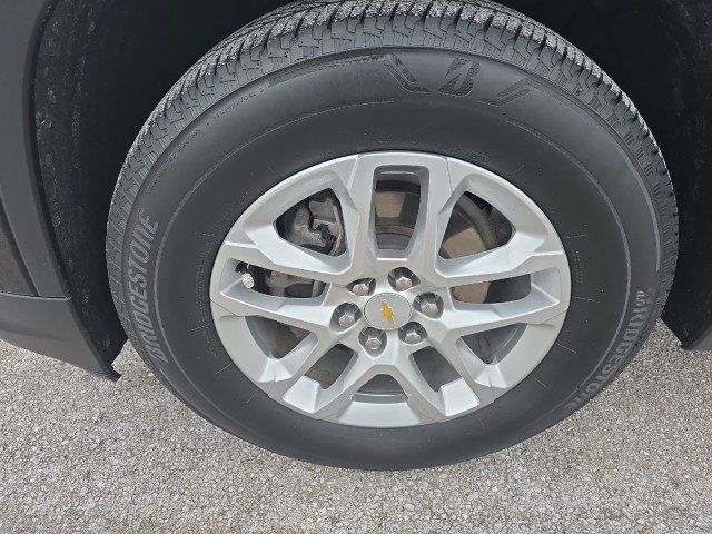 Used 2023 Chevrolet Traverse LS FWD image 10