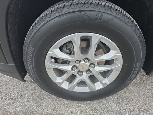 Used 2023 Chevrolet Traverse LS image 10