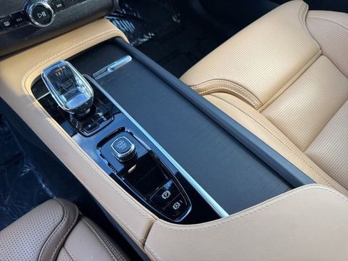 Certified 2024 Volvo XC90 T8 Ultimate w/ Protection Package image 26