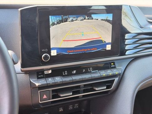 Used 2025 Toyota Camry SE FWD image 31