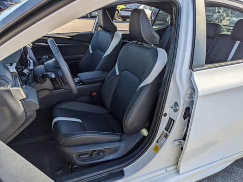 Used 2025 Toyota Camry SE image 32