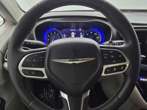 Used 2022 Chrysler Pacifica Touring-L FWD image 23