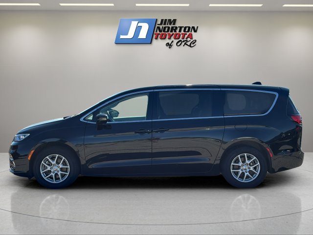 Used 2024 Chrysler Pacifica Touring-L FWD image 8