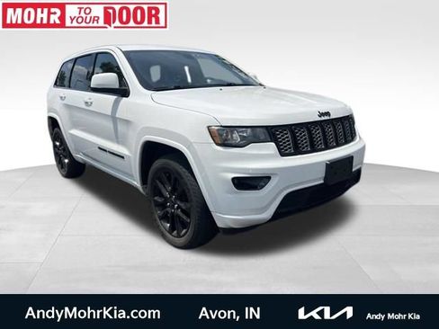 Used 2017 Jeep Grand Cherokee Altitude AWD/4WD image 1