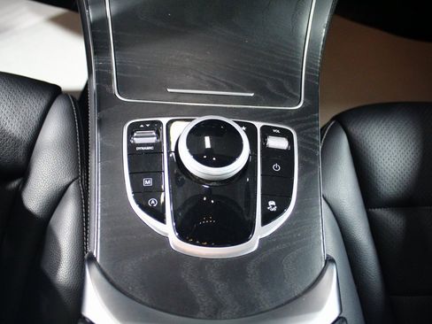 Used 2018 Mercedes-Benz GLC 300 4MATIC image 21