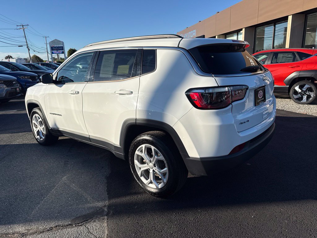 Used 2024 Jeep Compass Latitude AWD/4WD image 9
